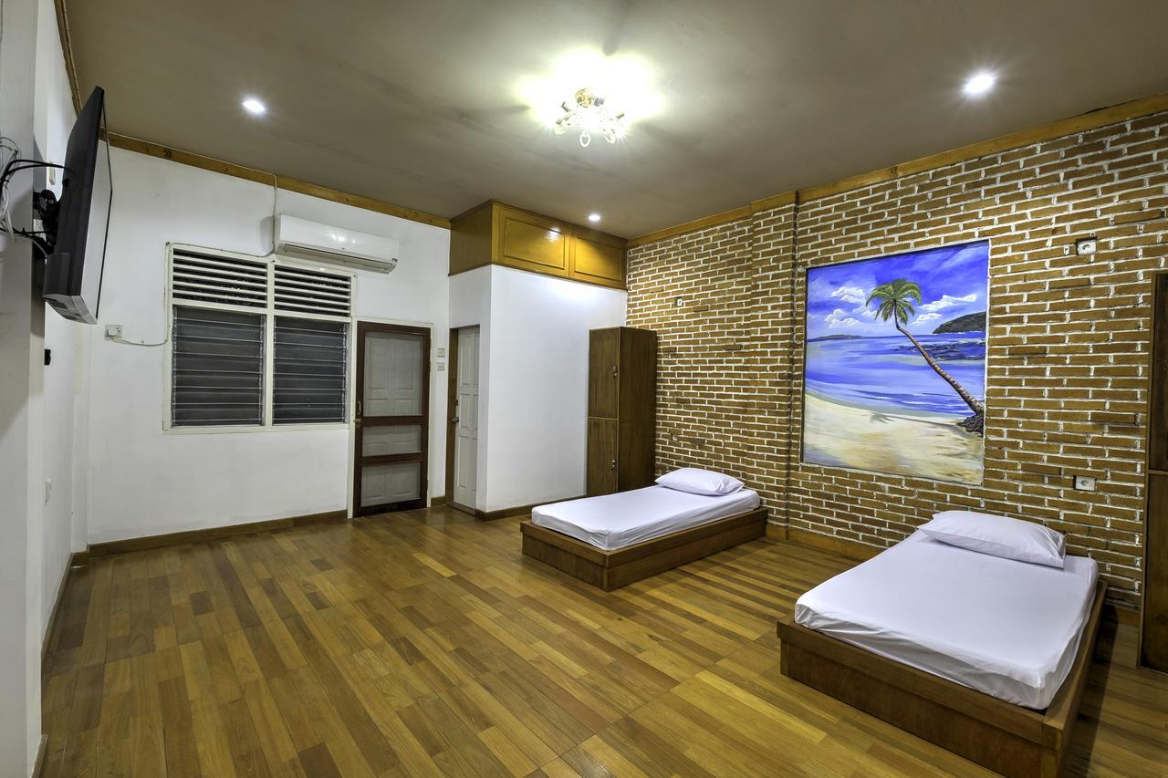 Riverside Hostel Padang Exterior foto